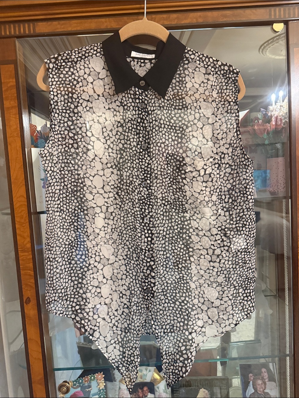 Equipment Black & White Pebble Print Sleeveless Button-Front Blouse